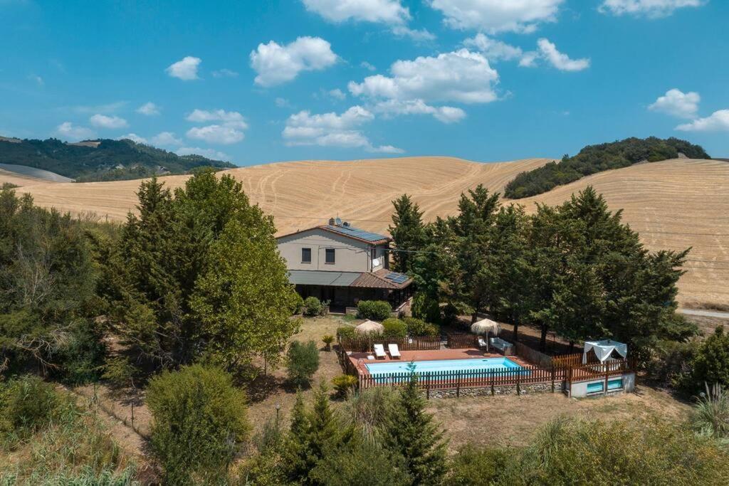 Tuscan Dream — Panoramic Villa with Private Pool
