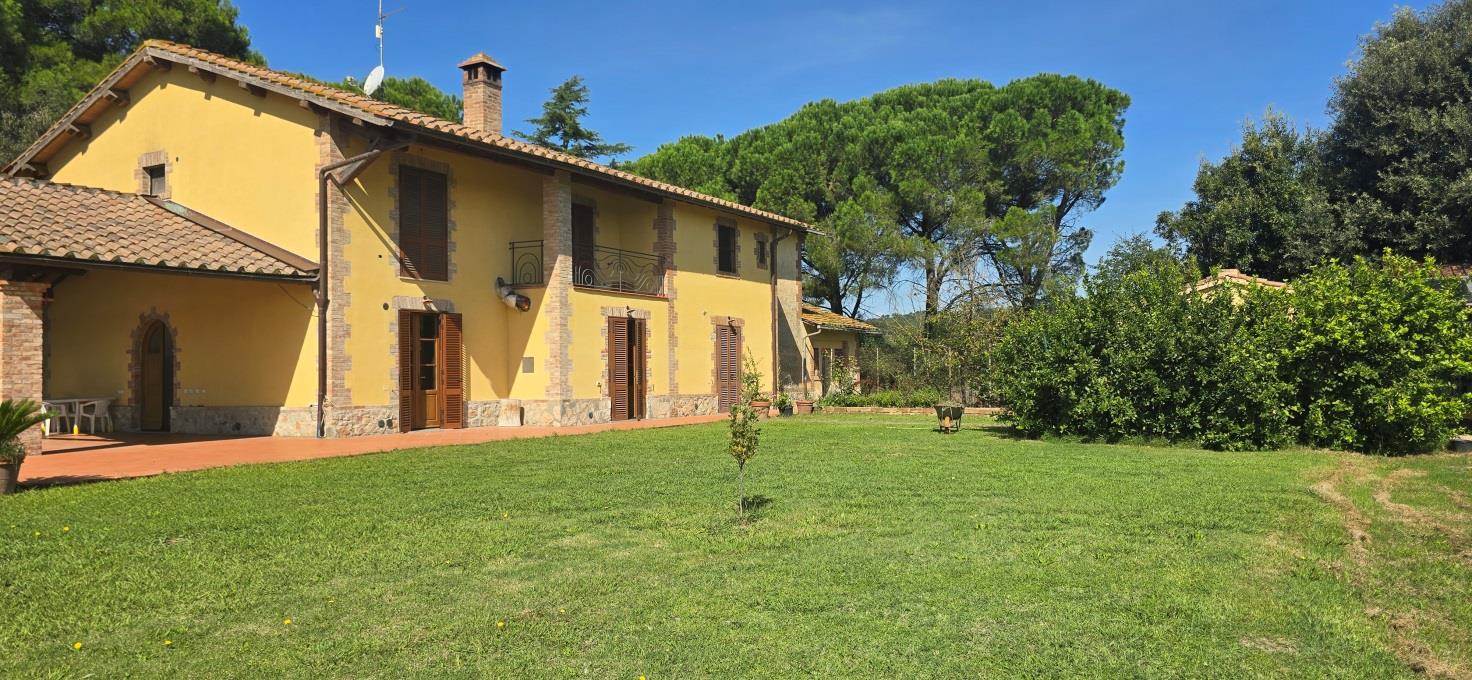 Tuscan Farmhouse — Maremma Countryside Retreat